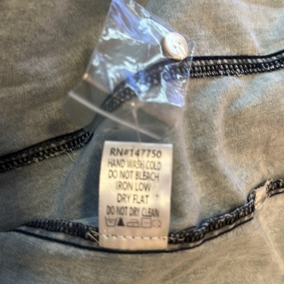 💕NWT Boutique Ruffle Collar Western Denim Button Down Shirt - Picture 8 of 8